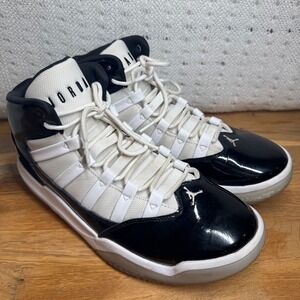 Nike Air Jordan Max Aura Basketball shoes
